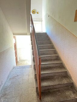 Predám veľký rodinný dom (5+1) s hospodárskou časťou, letnou