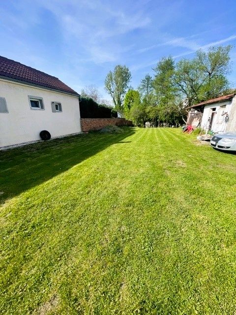 Realitná kancelária REALWEST Vám ponúka na predaj rovinatý s
