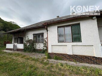 ID:3995 Ponúkame na predaj pozemok s rodinným domom v pokojn