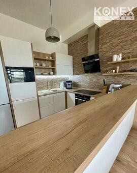 ID:4115
Ponúkame na predaj moderne zariadený 3-izbový byt v 