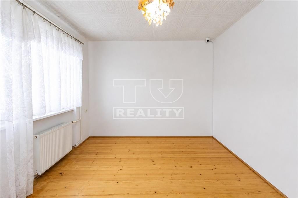 TU reality ponúka na predaj priestranný 3-izbový byt so záhr