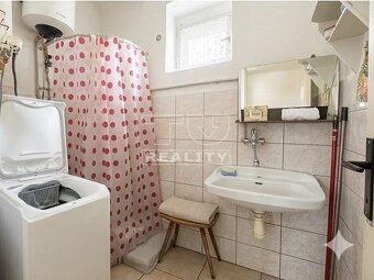 TUreality ponúka na predaj 4-izbový rodinný dom v obci Lipov