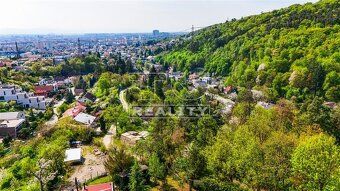 TUreality ponúka na predaj priestranný tehlový rodinný dom v