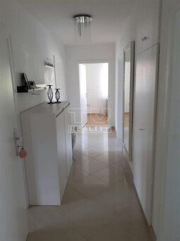 TUreality ponúka na predaj útulný 2-izbový byt s balkónom, s