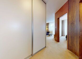 Ponúkame na predaj atraktívny apartmán s podielom na wellnes
