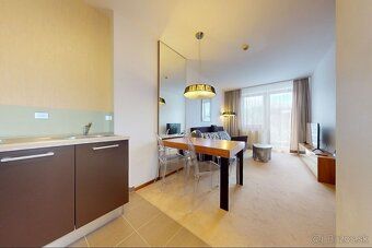 Ponúkame na predaj atraktívny apartmán s podielom na wellnes
