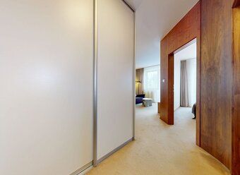 Ponúkame na predaj atraktívny apartmán s podielom na wellnes