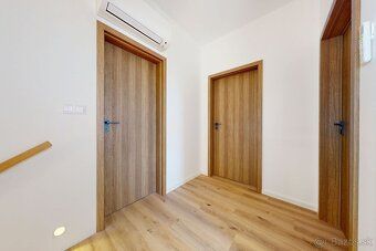 Ponúkame na predaj výnimočný 4-izbový rodinný dom v modernej