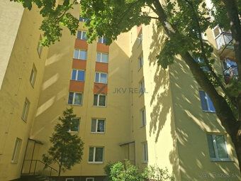 Typ: 4-izbový byt Ulica: SNP Obec: Stará Turá
Ponúkame na pr
