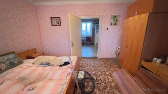 S výhradným zastúpením sprostredkujeme predaj rodinného domu