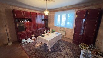 S výhradným zastúpením sprostredkujeme predaj rodinného domu