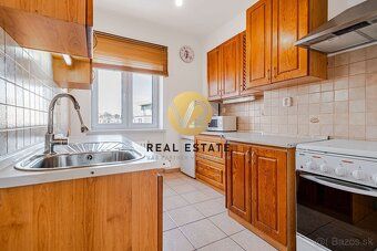 Stanislava Hoppe +421 910 318 899 e-mail:
 V2 Real Estate po
