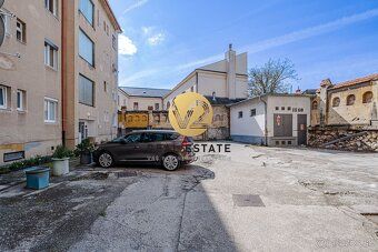 Stanislava Hoppe +421 910 318 899 e-mail:
 V2 Real Estate po