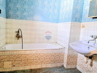 RK RE/MAX Vám na predaj ponúka dvojpodlažný 6-izb.podpivniče