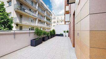Ponúkame na predaj 2izb. byt s výmerou 56,10 m2 + 35 m2 tera