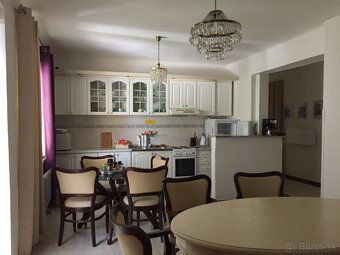 Predám zariadený RD v Podhájskej . Celková rozloha pozemku j