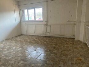 Ponúkame na prenájom skladové priestory vo výmere 510 m2.
 P