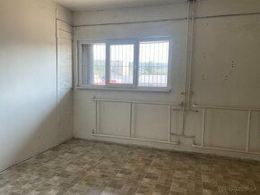 Ponúkame na prenájom skladové priestory vo výmere 510 m2.
 P
