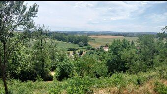 Predám pozemok 3000 m2 , krasny. Pokojne miesto s výhľadom ,