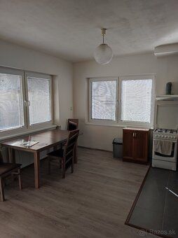 🏡Bývajte v zrekonštruovanom a zhodnocujte zvyšok: Dom s 2 by