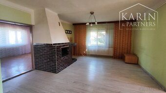 NA PREDAJ: Priestranný trojpodlažný 7 izb. rodinný dom - 6 k