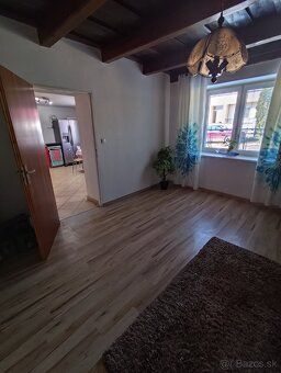 Predám útulný domček v tvare L v obci Dolné Otrokovce . Nach