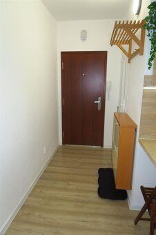 Ponúkame na prenájom príjemný, svetlý 1-izbový byt s balkóno