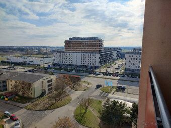Ponúkam na prenájom priestranný, zariadený 3-izb byt na Hume