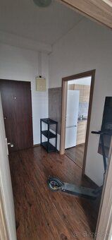 Ponúkam na prenájom zariadený 2 izbový byt bez balkónu na ul