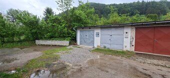 ​Predám garáž s rozlohou 25 m² vo vyhľadávanej lokalite. ​El