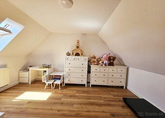 🏡 Ponúkam na prenájom veľmi pekný 3-izbový byt, ktorý sa nac