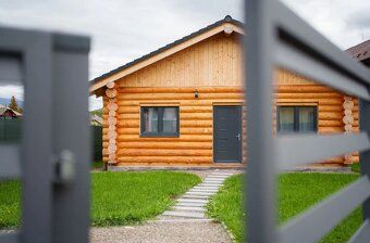 Ponúkame na predaj kanadský zrub v malebnej obci Polomka na 