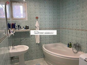 REALITY GOLD – Bratislava s.r.o. ponúka pekný 4 izbový rodin
