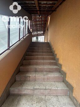 Čiastočne zrekonštruovaný a kompletne zariadený viacgeneračn