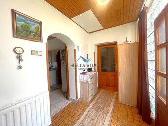 Ponúkame na predaj útulný 3-izbový rodinný dom v pokojnej de