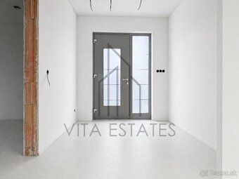 Realitná kancelária VITA ESTATES ponúka na predaj moderný ro