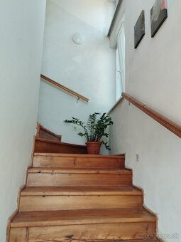 Ponúkame Vám na predaj priestranný rodinný dom v Žihľave (mi