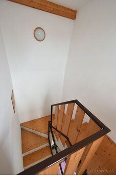 3 izbový rodinný dom s garážou, časťou pozemku a 1/2 podielu
