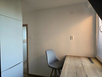 Ponúkam na predaj moderný 2-izbový byt s balkónom o výmere 5