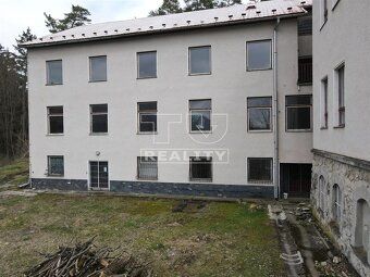 Ponúkame na predaj bývalý kaštieľ v obci Domaniža s celkovou