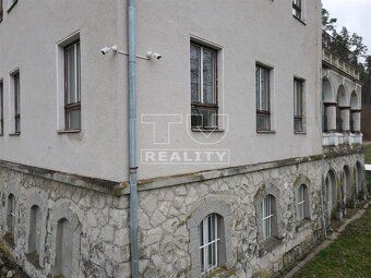 Ponúkame na predaj bývalý kaštieľ v obci Domaniža s celkovou