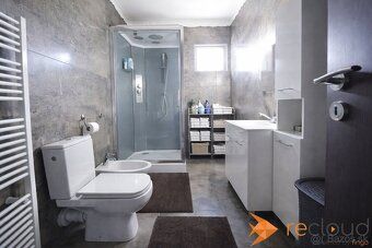 Ponúkame na predaj moderne zrekonštruovaný rodinný dom s úži