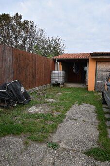 3 izbový rodinný dom s garážou, časťou pozemku a 1/2 podielu