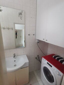 Ponúkame na predaj rodinný dom v radovej zástavbe vo vyhľadá