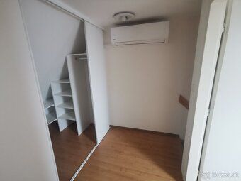 Ponúkame na predaj rodinný dom v radovej zástavbe vo vyhľadá