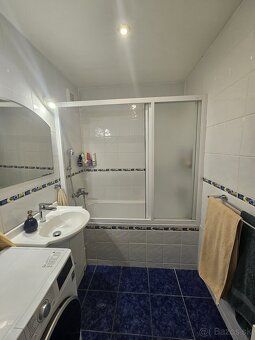 Predám 3-izbový byt (72 m²) s loggiou v tichej lokalite. Byt