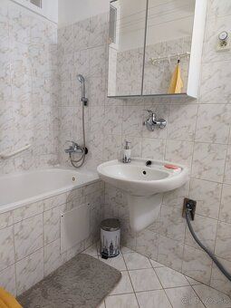 Na dlhodobý prenájom priestranný 2-izbový byt (67 m²) priamo
