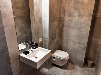Predám exkluzívny zaujímavý 156 m² 3-izbový byt na Zámockej 