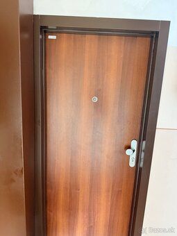 Na predaj 1-izbový byt s balkónom na Novomeského 18 v Šali. 