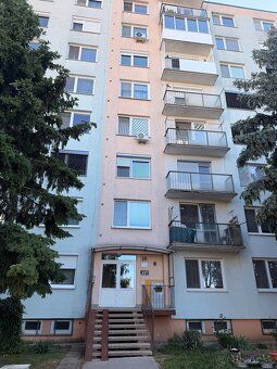 Na predaj 1-izbový byt s balkónom na Novomeského 18 v Šali. 